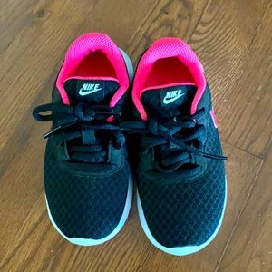 Nike  toddler 10.5 tennis shoes. EUC.